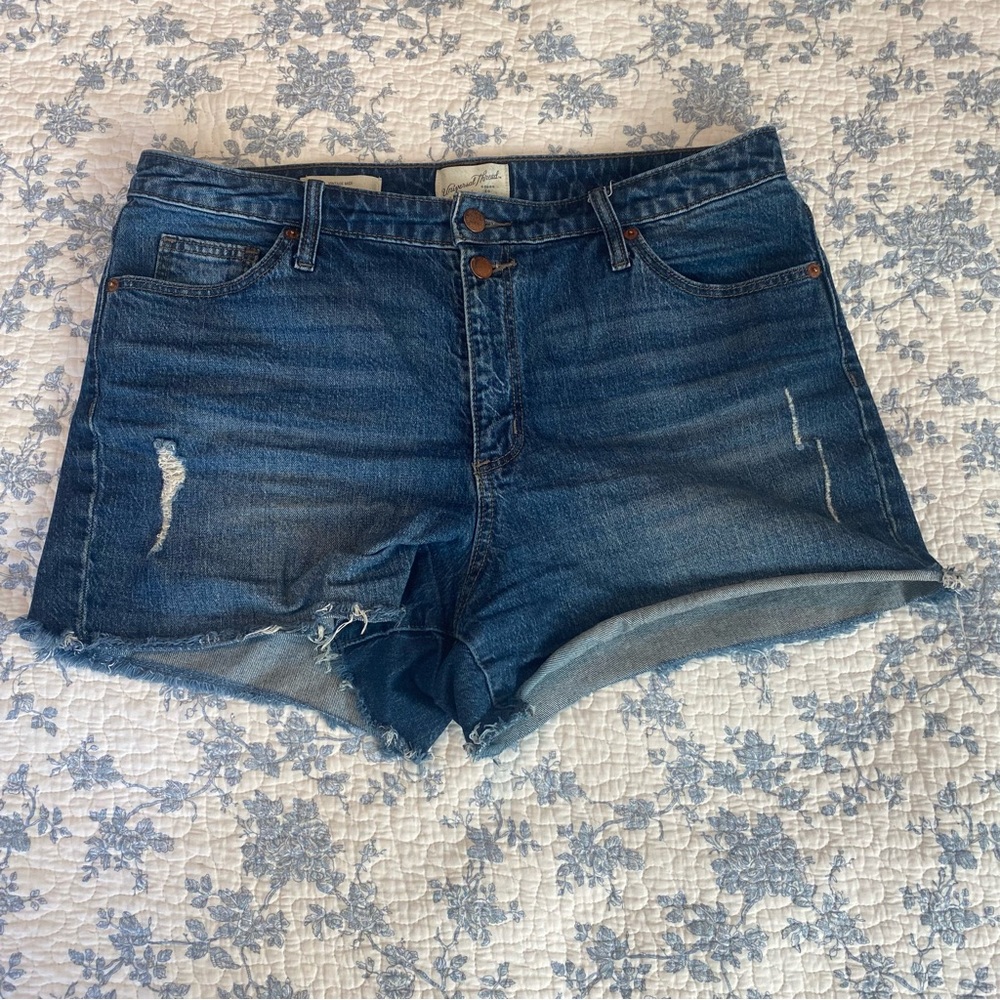 Universal Thread Vintage Midi High-Rise Raw Hem Jean Short Size 12
